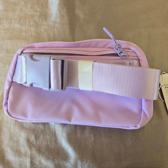 Brand New LULULEMON Lavender / Purple Everywhere Crossbody / Belt Bag (NWT) - Picture 2 of 3
